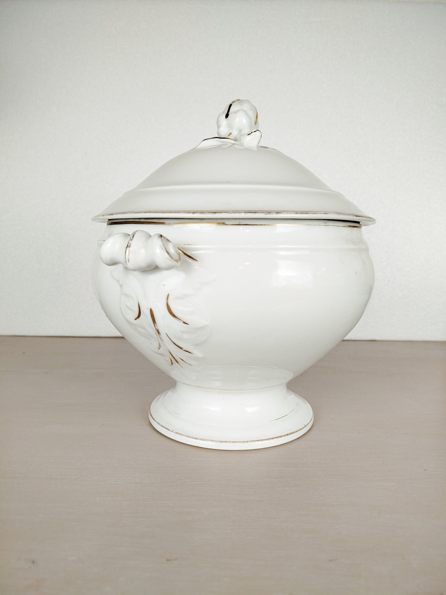 Soupière antique en porcelaine