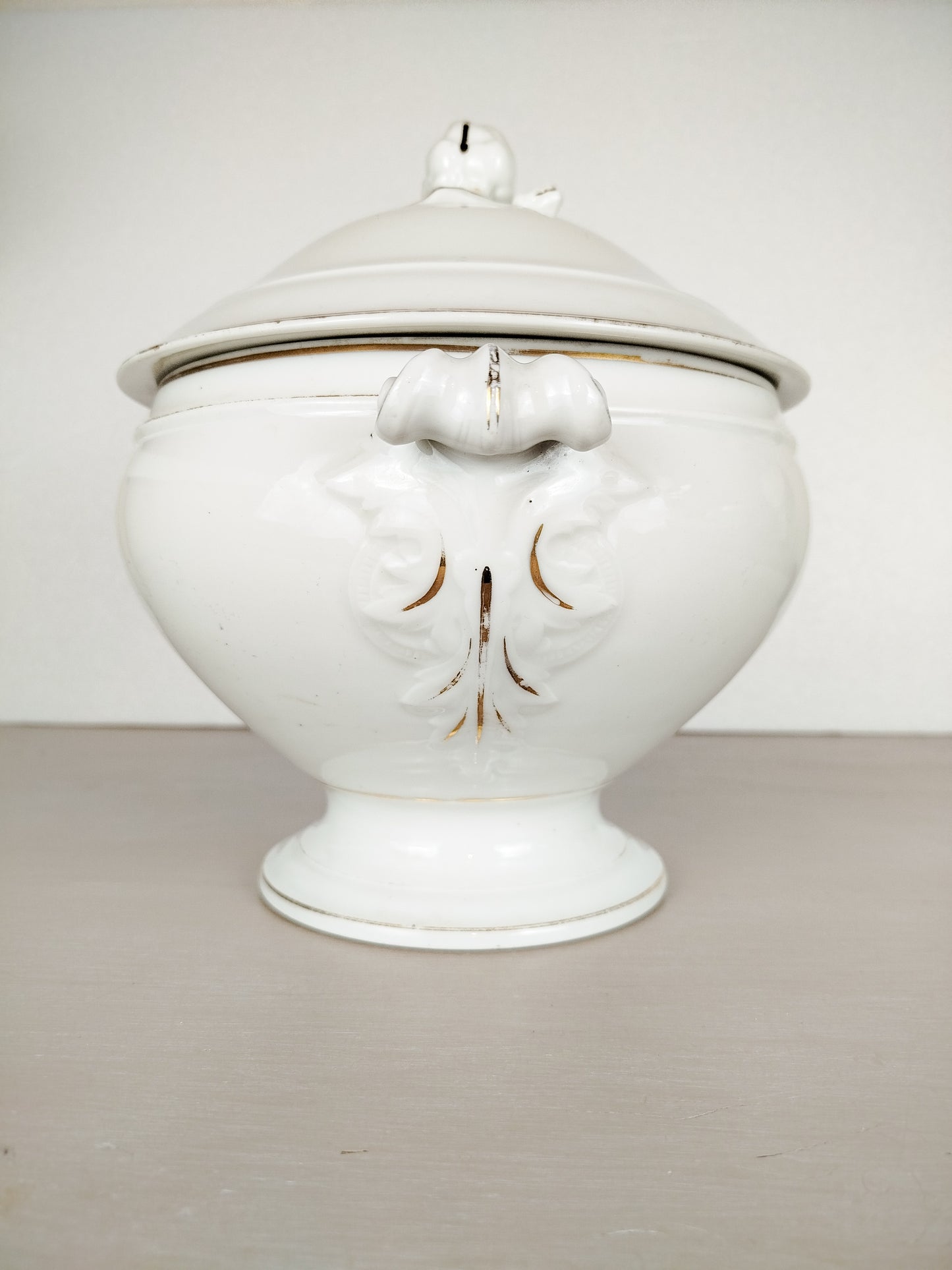 Soupière antique en porcelaine