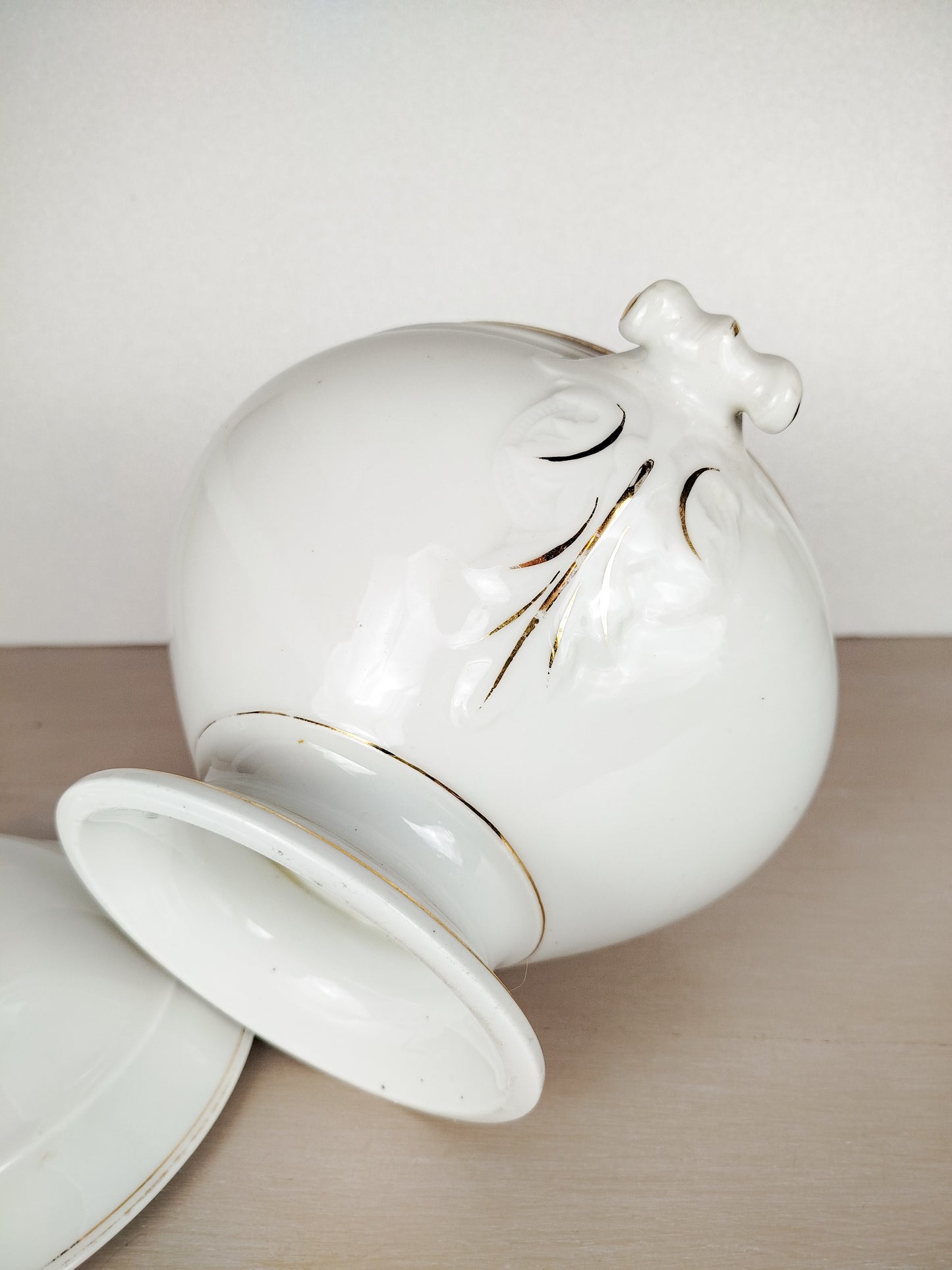 Soupière antique en porcelaine