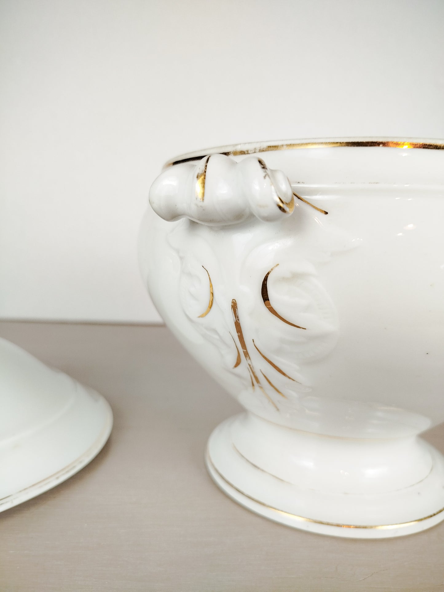 Soupière antique en porcelaine