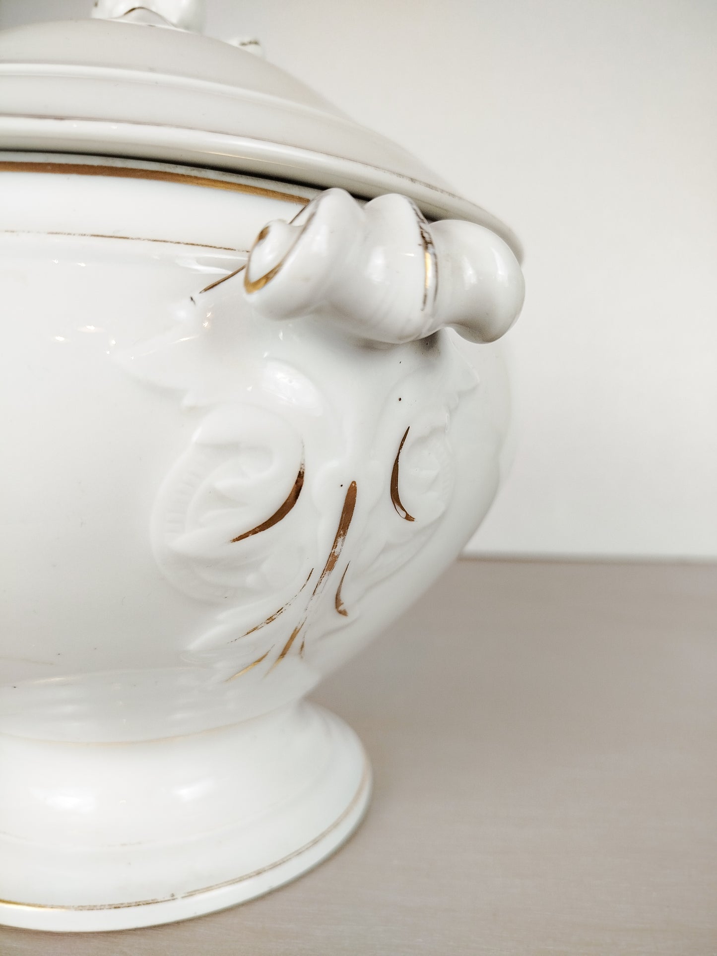 Soupière antique en porcelaine