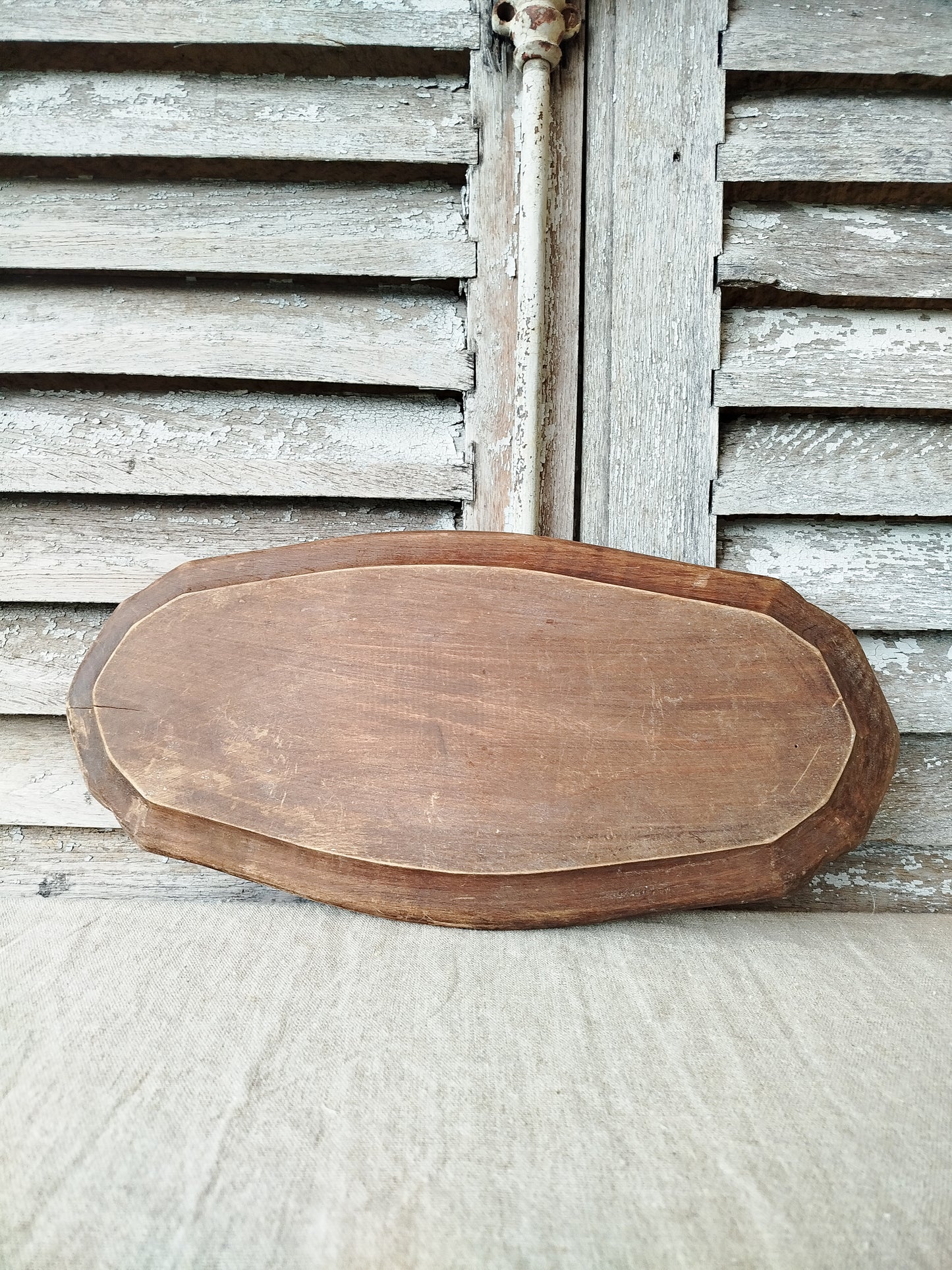 Plateau à pain en bois gravé