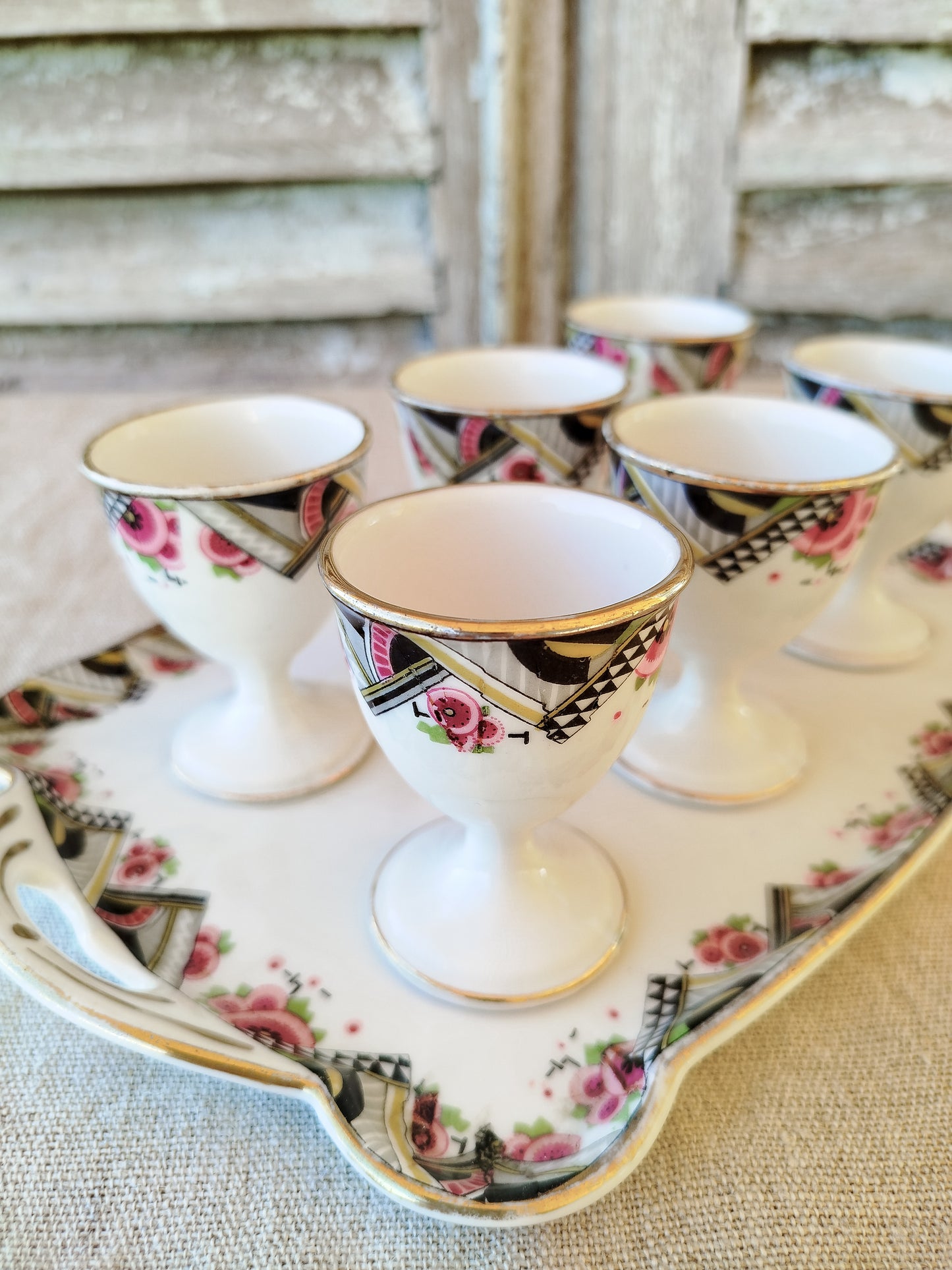Ensemble de 6 coquetiers et plateau en porcelaine