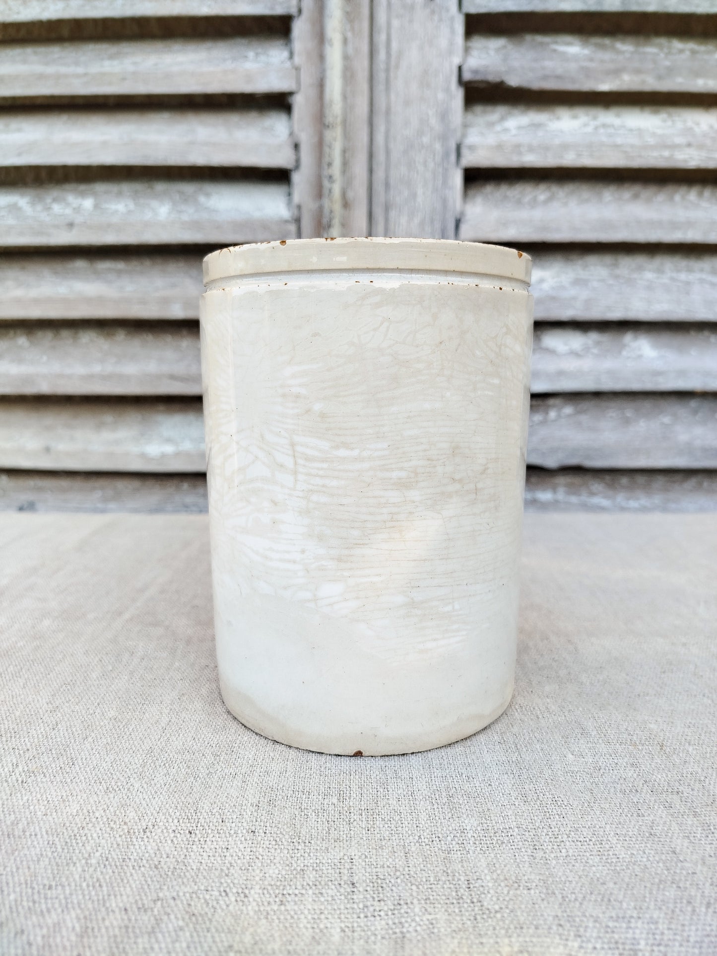 Pot en faïence blanche