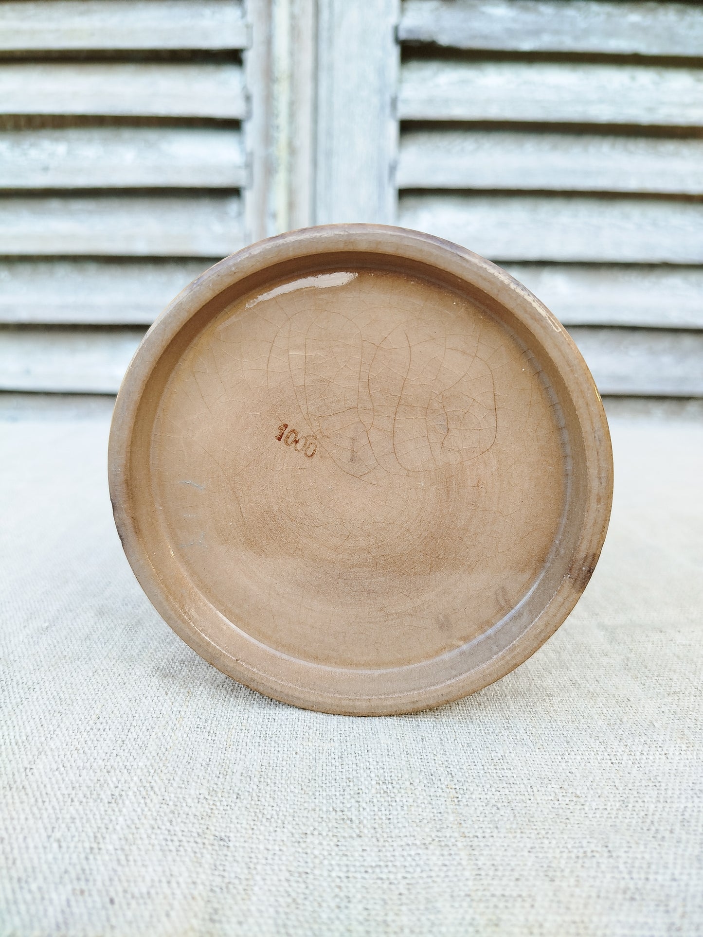 Pot en faïence patinée