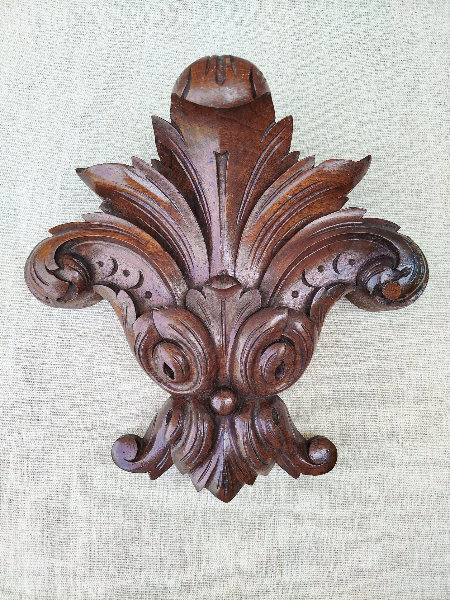 Fronton d'armoire