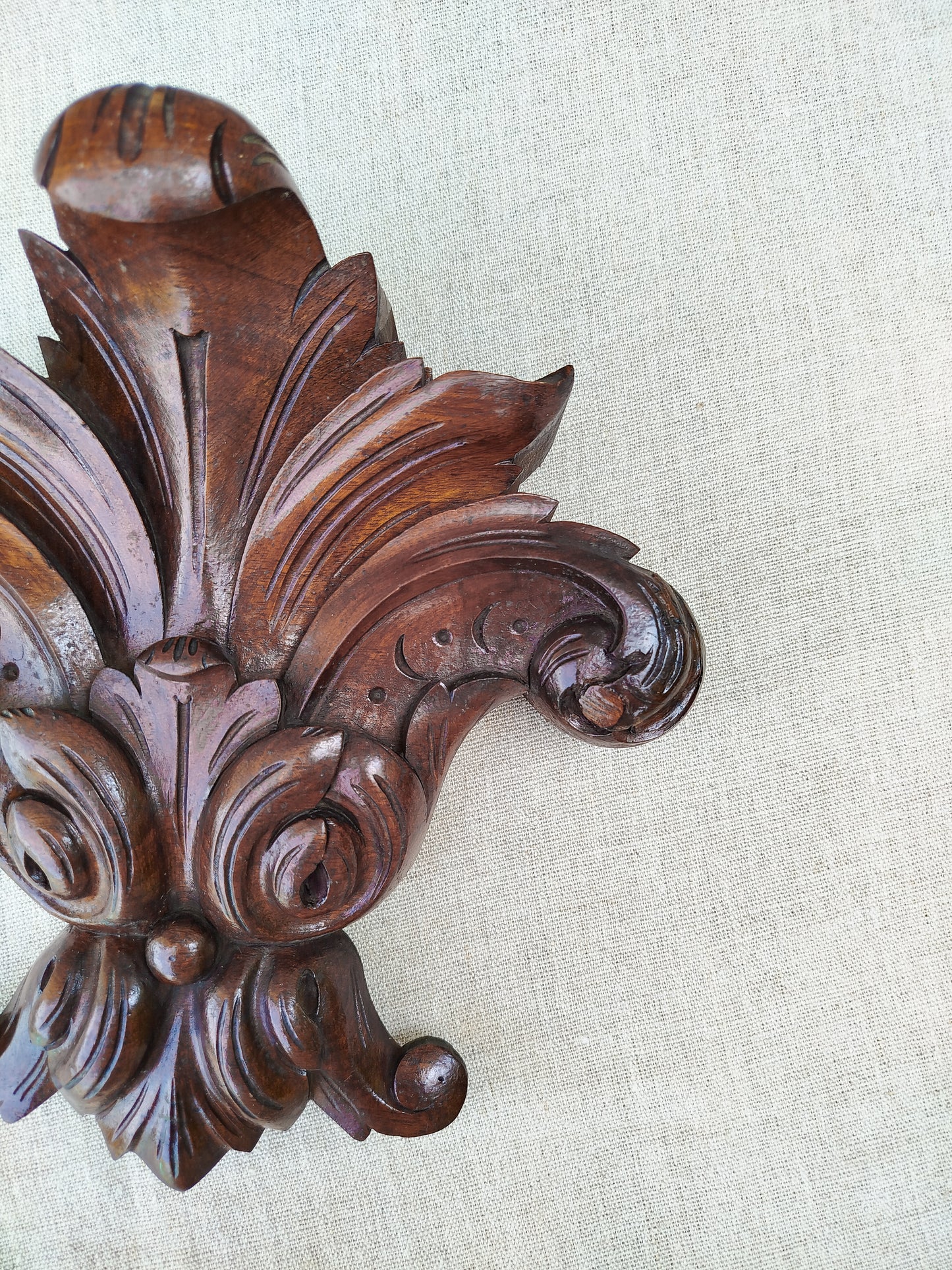 Fronton d'armoire
