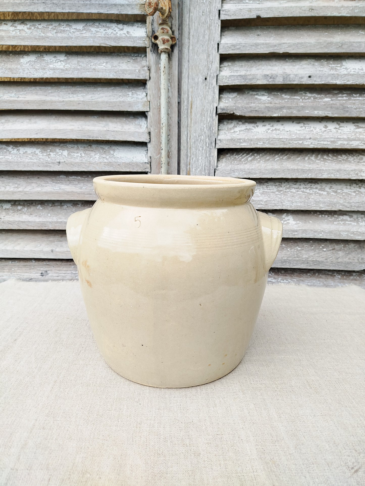 Pot en grès avec couvercle • 22 cm