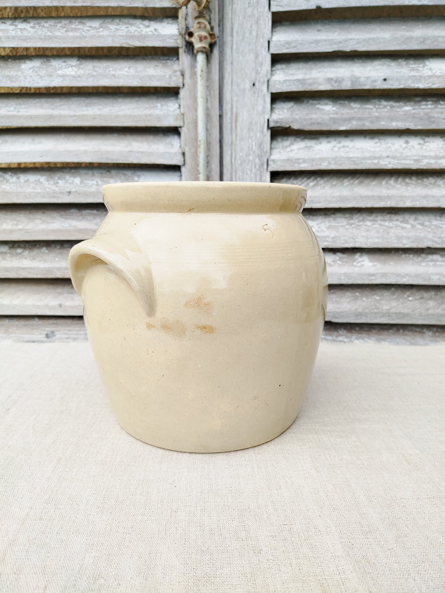 Pot en grès avec couvercle • 22 cm