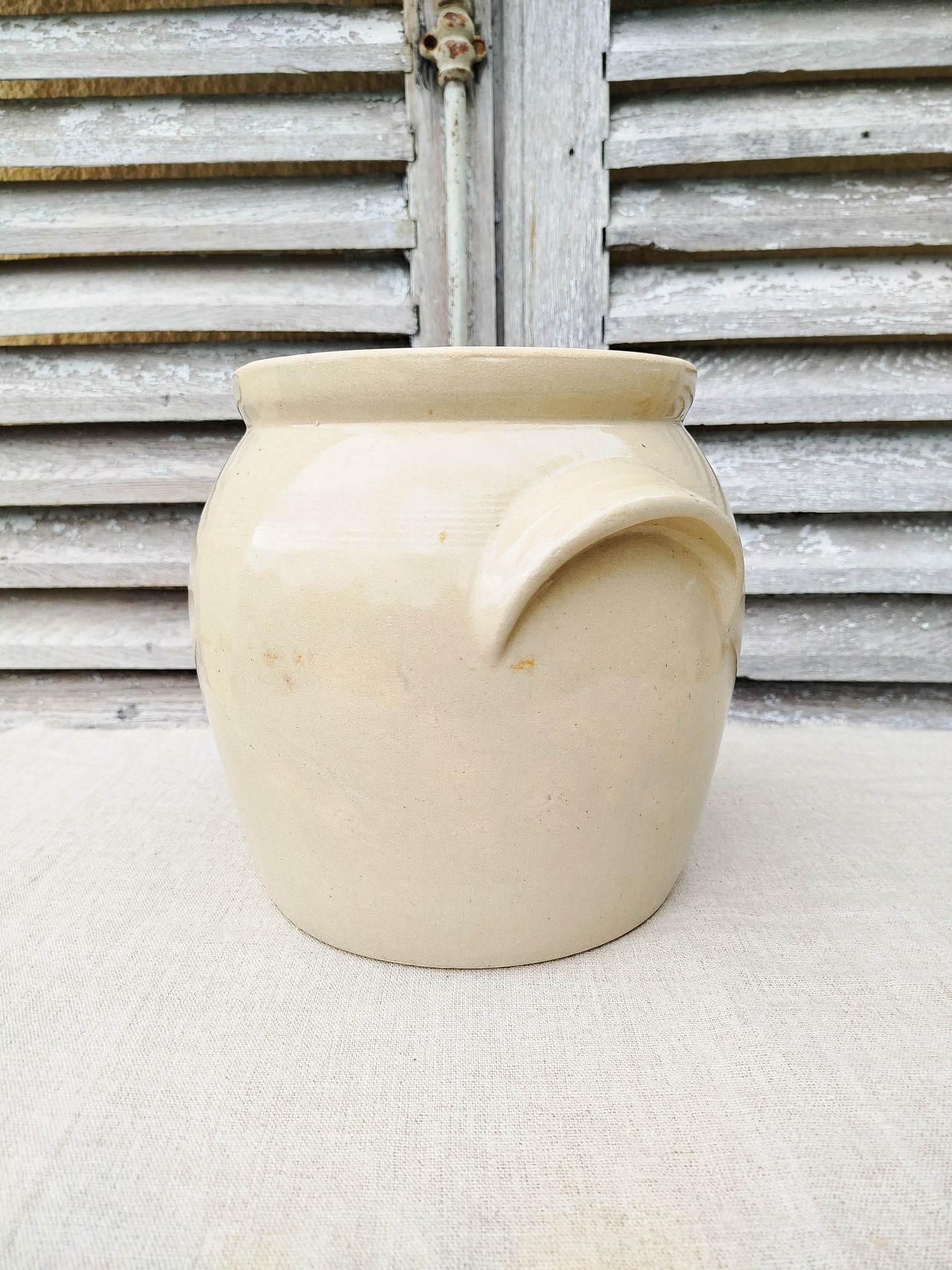 Pot en grès avec couvercle • 22 cm