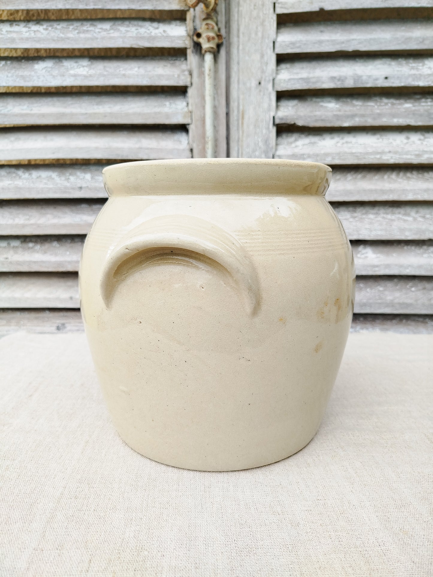 Pot en grès avec couvercle • 22 cm