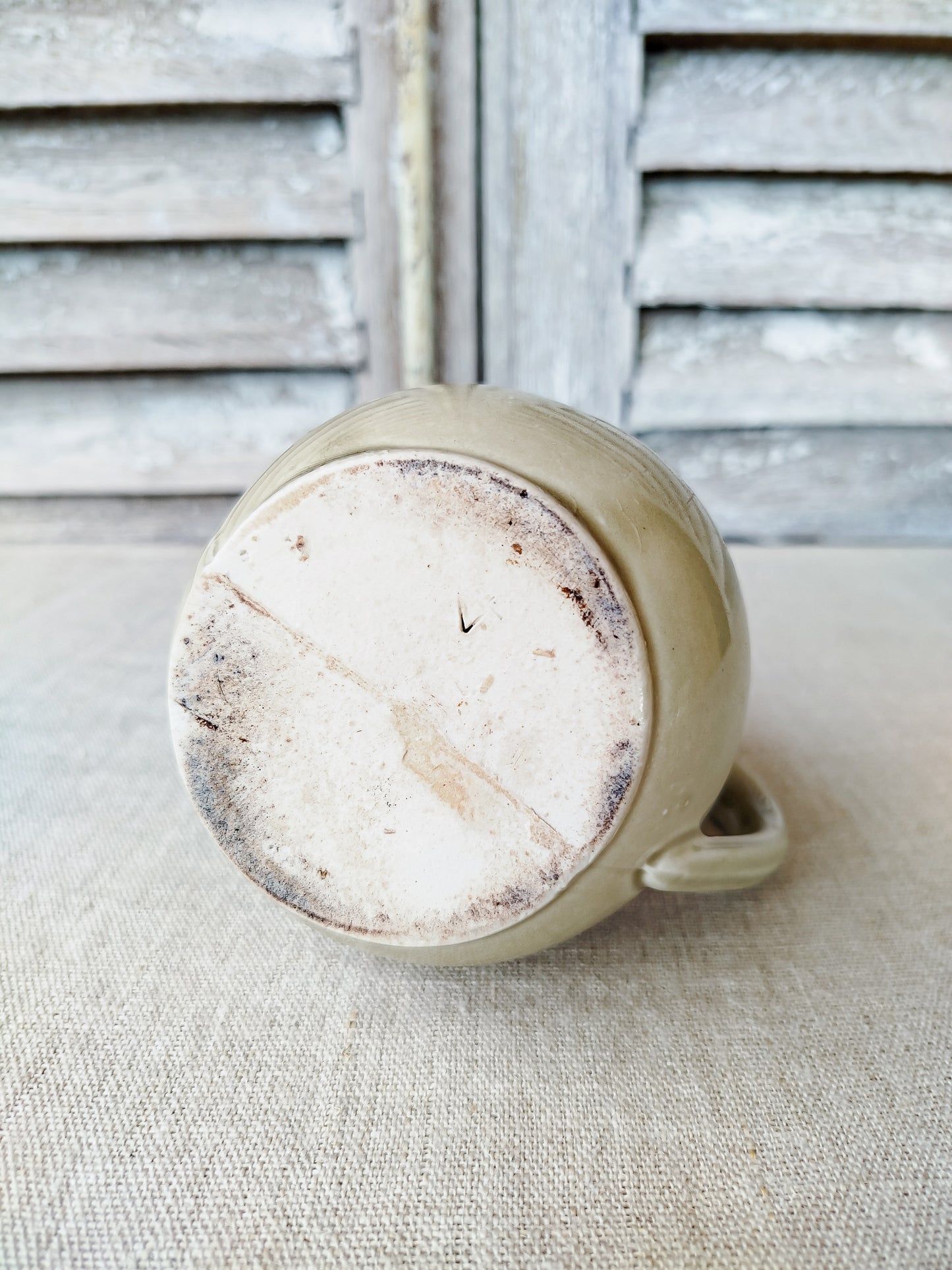 Pichet en terre d'acier