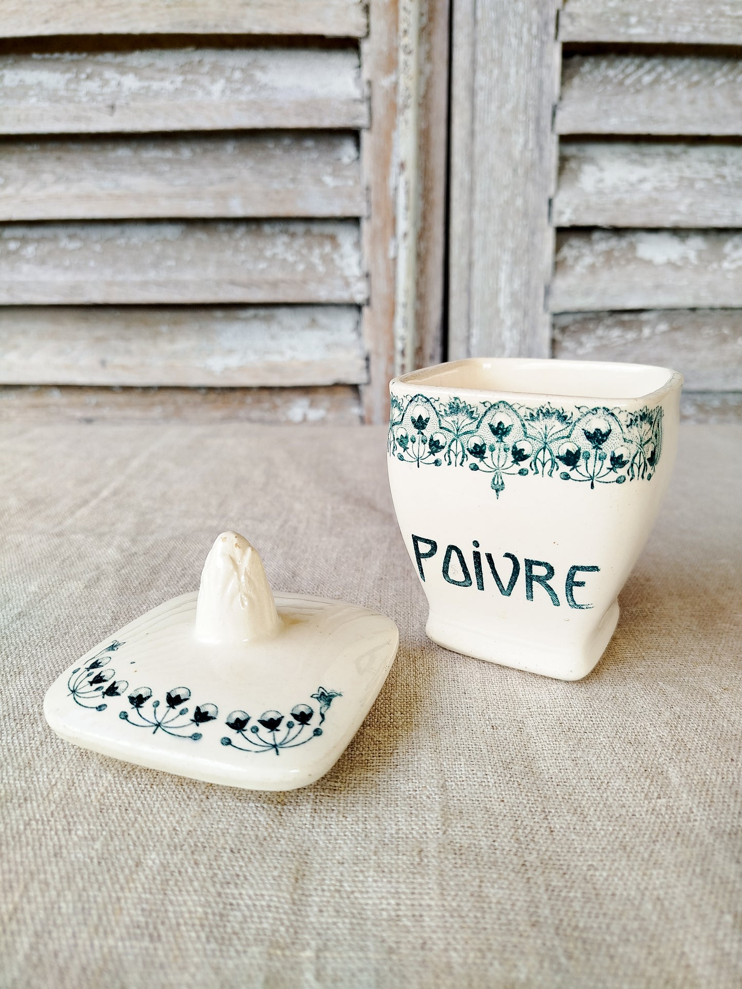 Pot " Poivre " en terre de fer