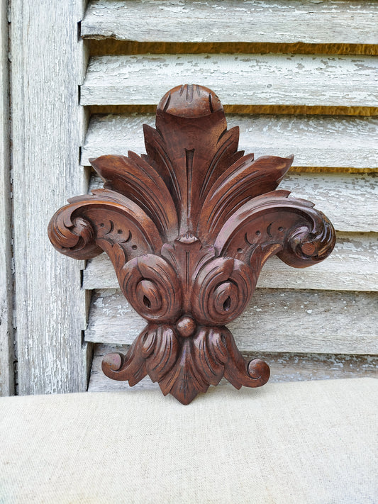 Fronton d'armoire