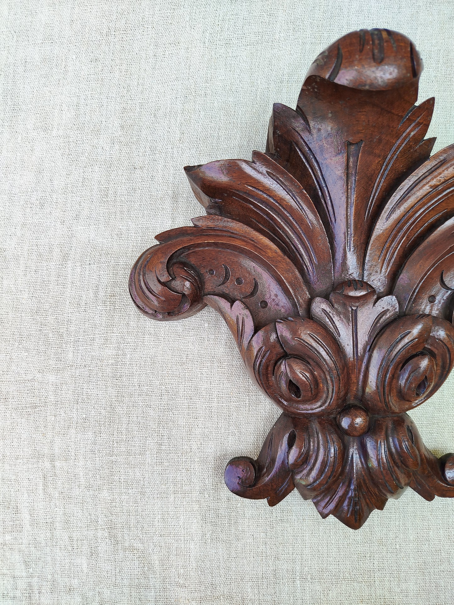 Fronton d'armoire