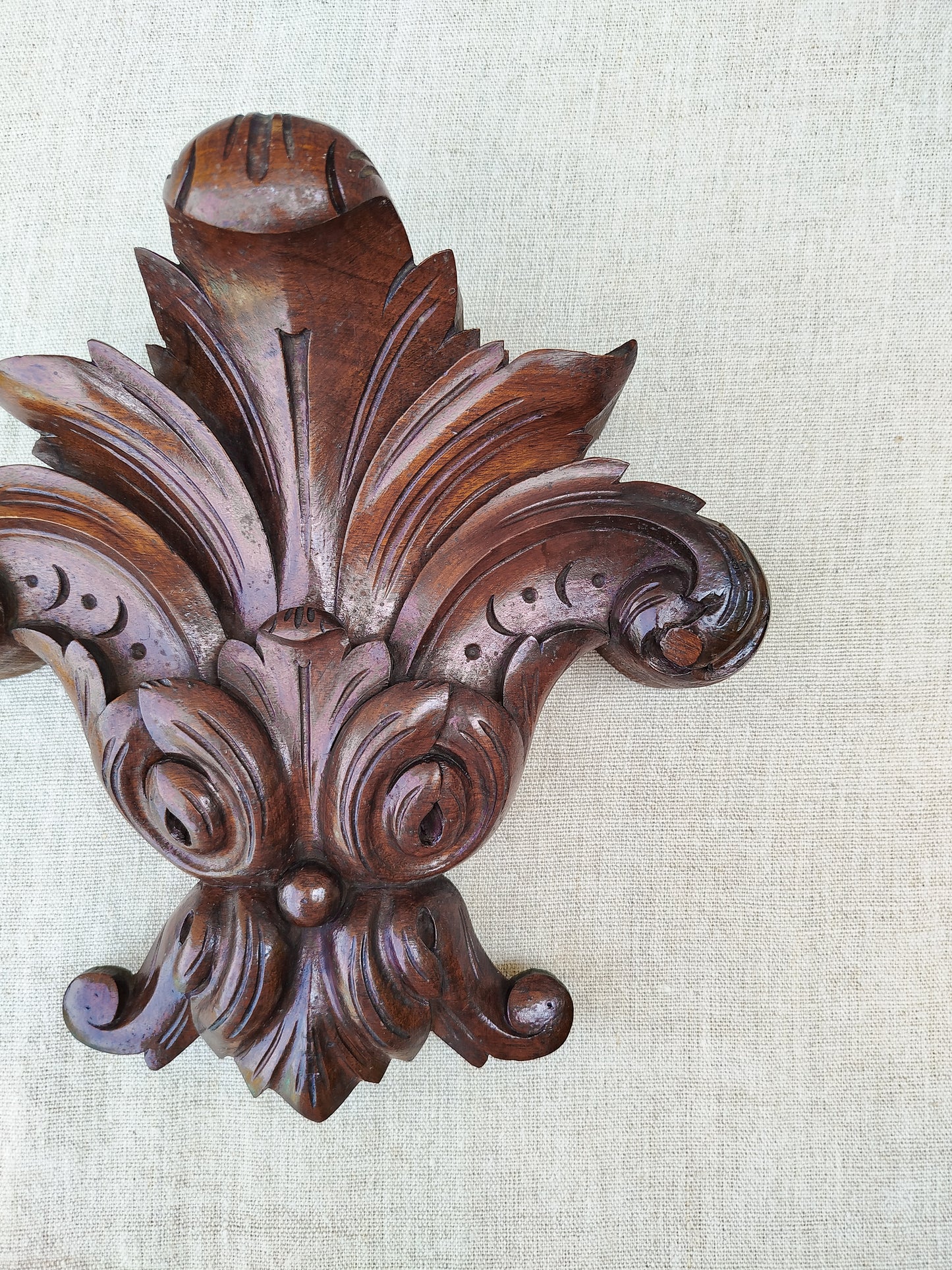 Fronton d'armoire