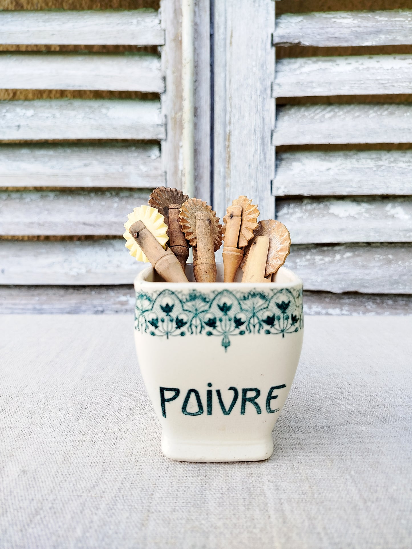 Ensemble de 5 roulettes à pâtisserie anciennes