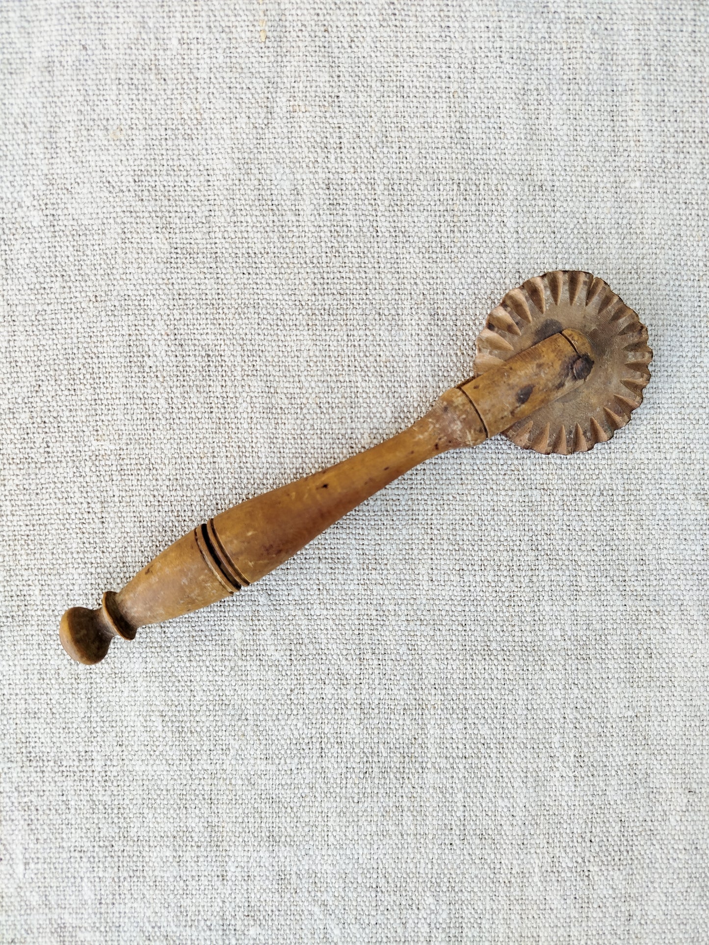 Ensemble de 5 roulettes à pâtisserie anciennes