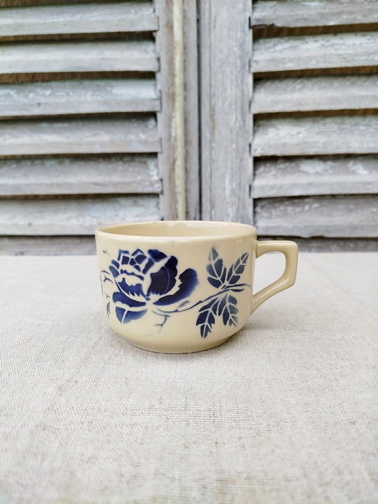 Tasse en faïence