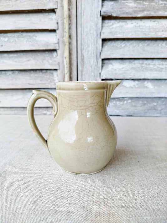 Pichet en terre d'acier