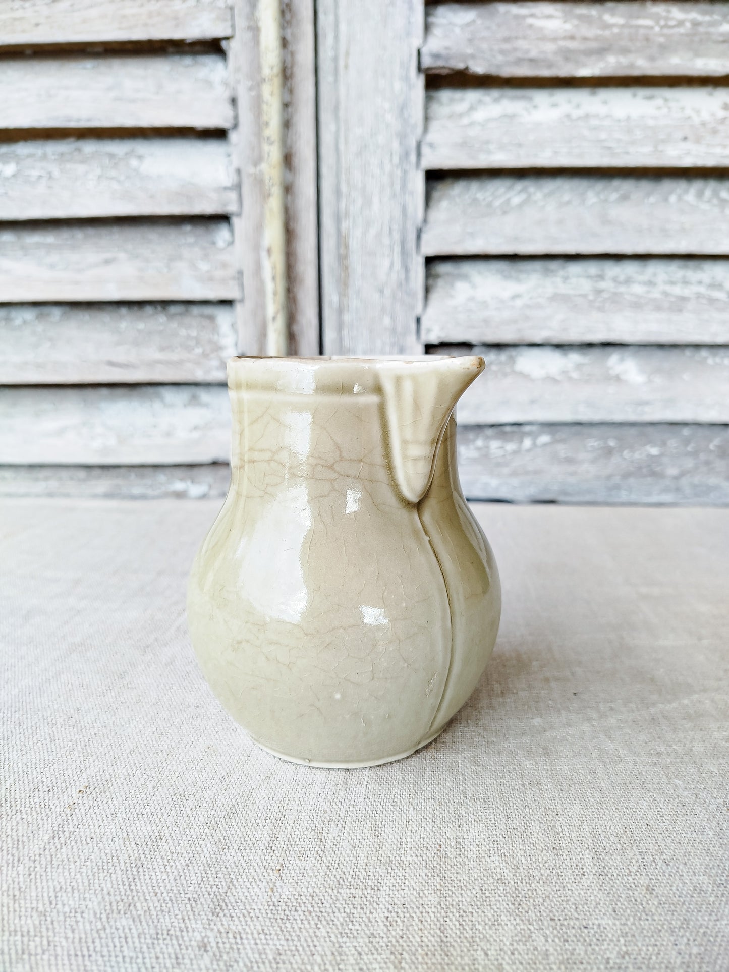 Pichet en terre d'acier