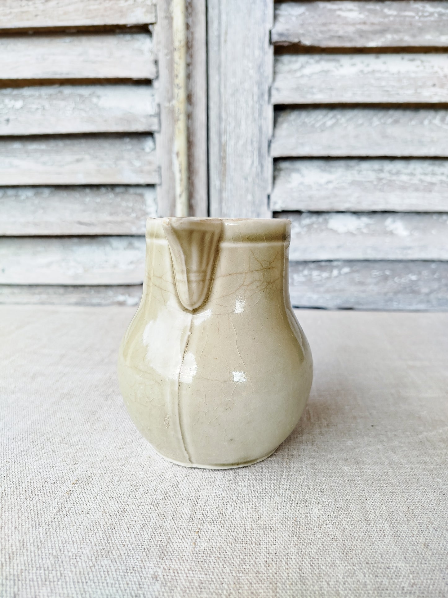 Pichet en terre d'acier