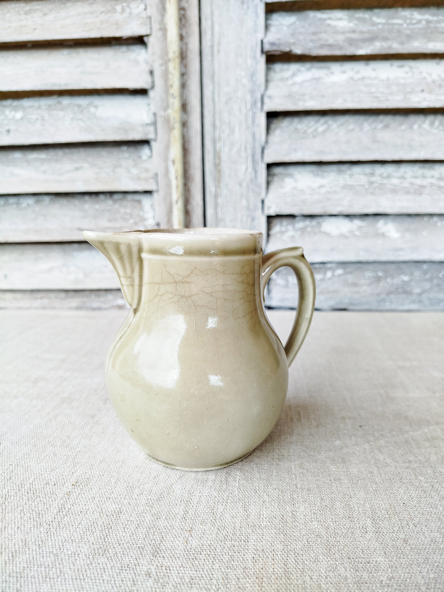 Pichet en terre d'acier