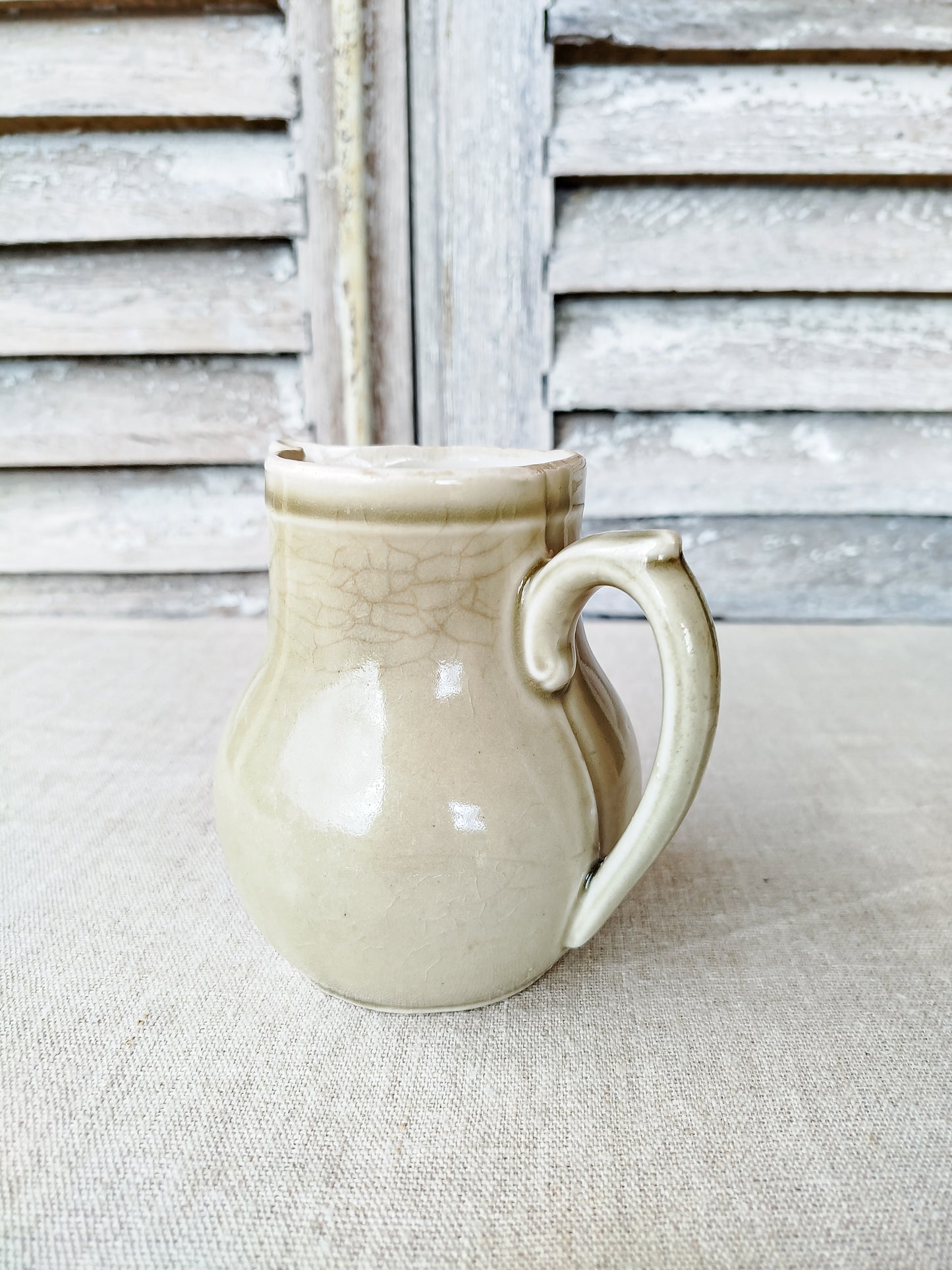 Pichet en terre d'acier