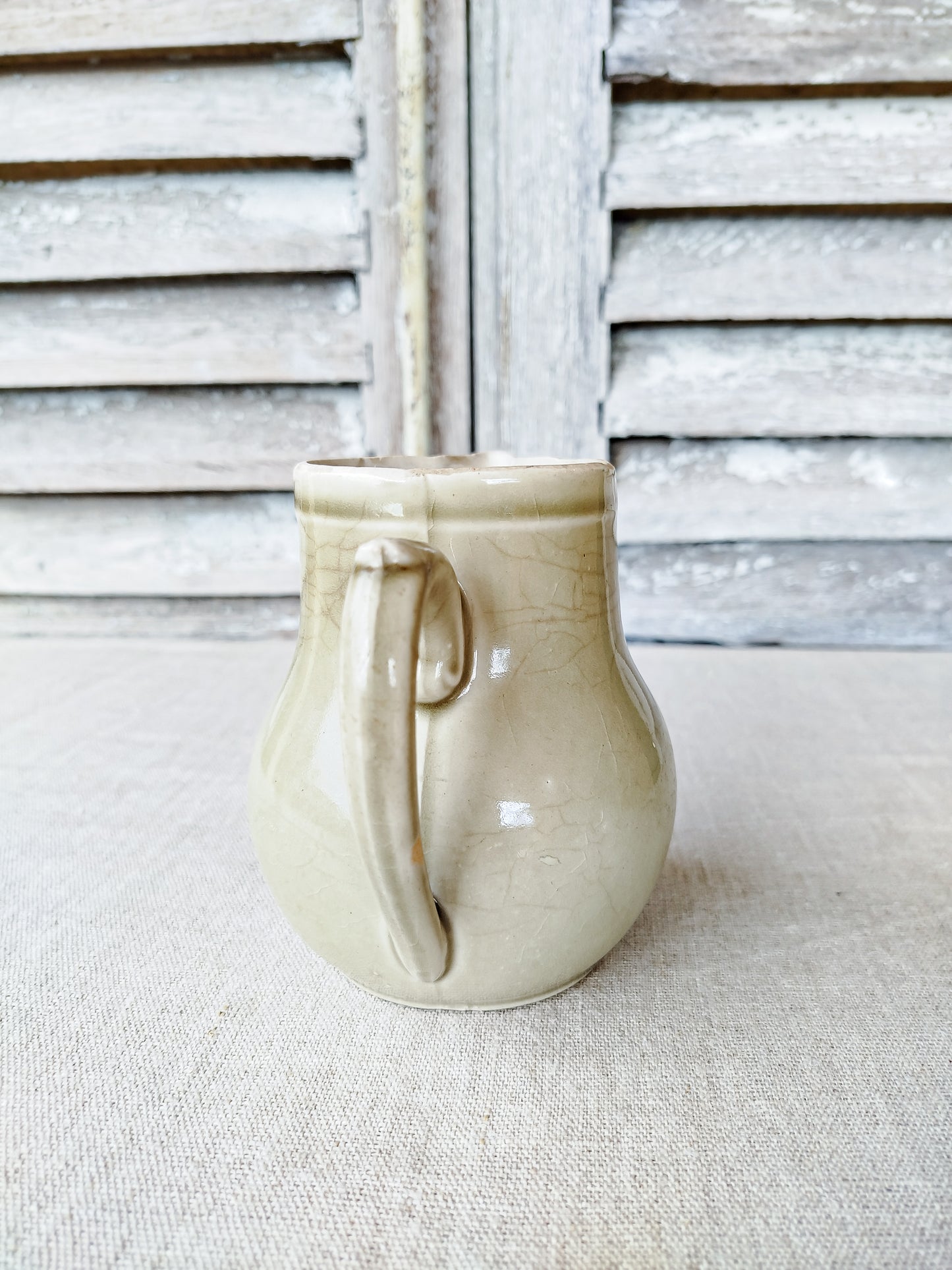 Pichet en terre d'acier