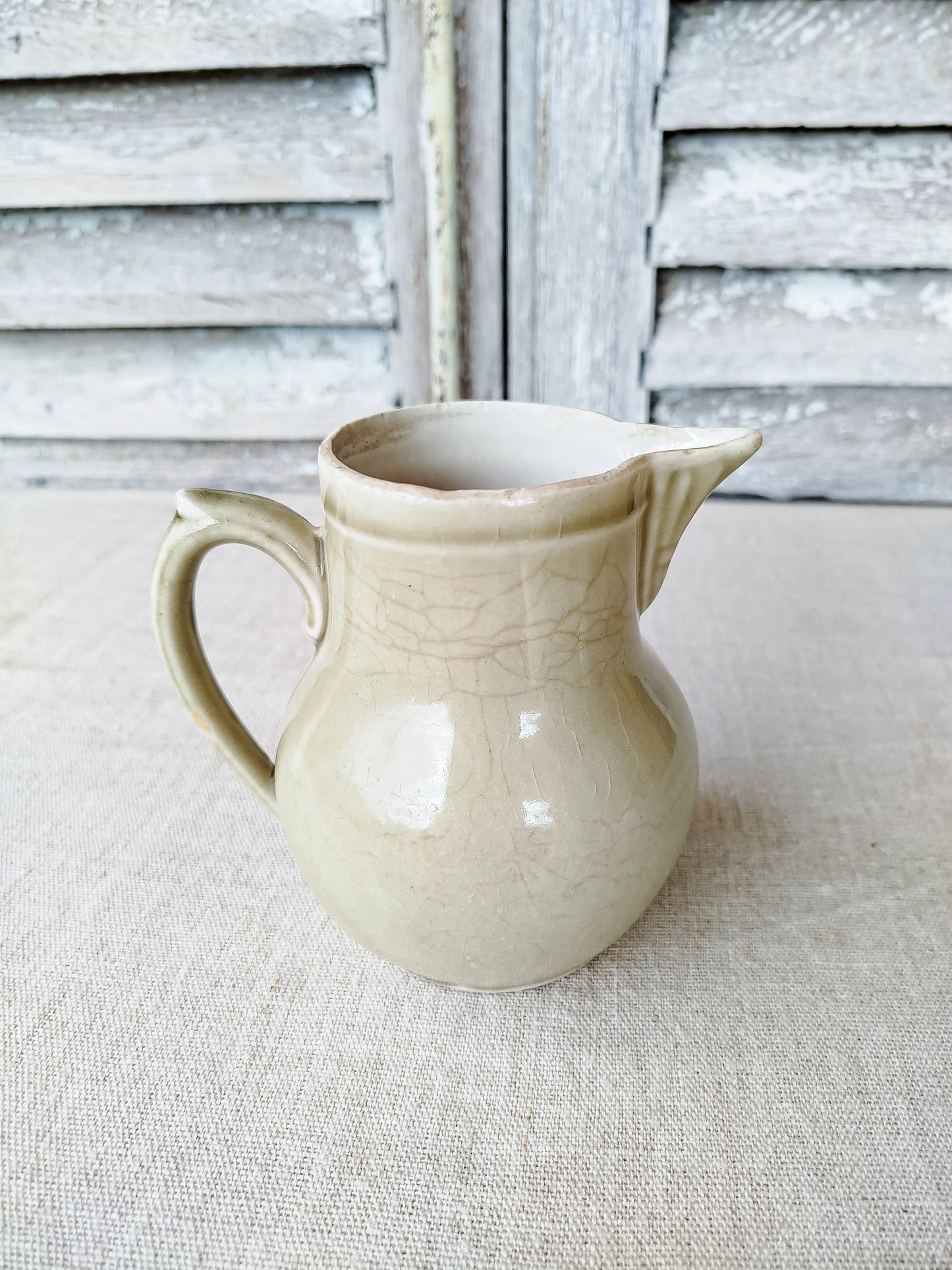 Pichet en terre d'acier