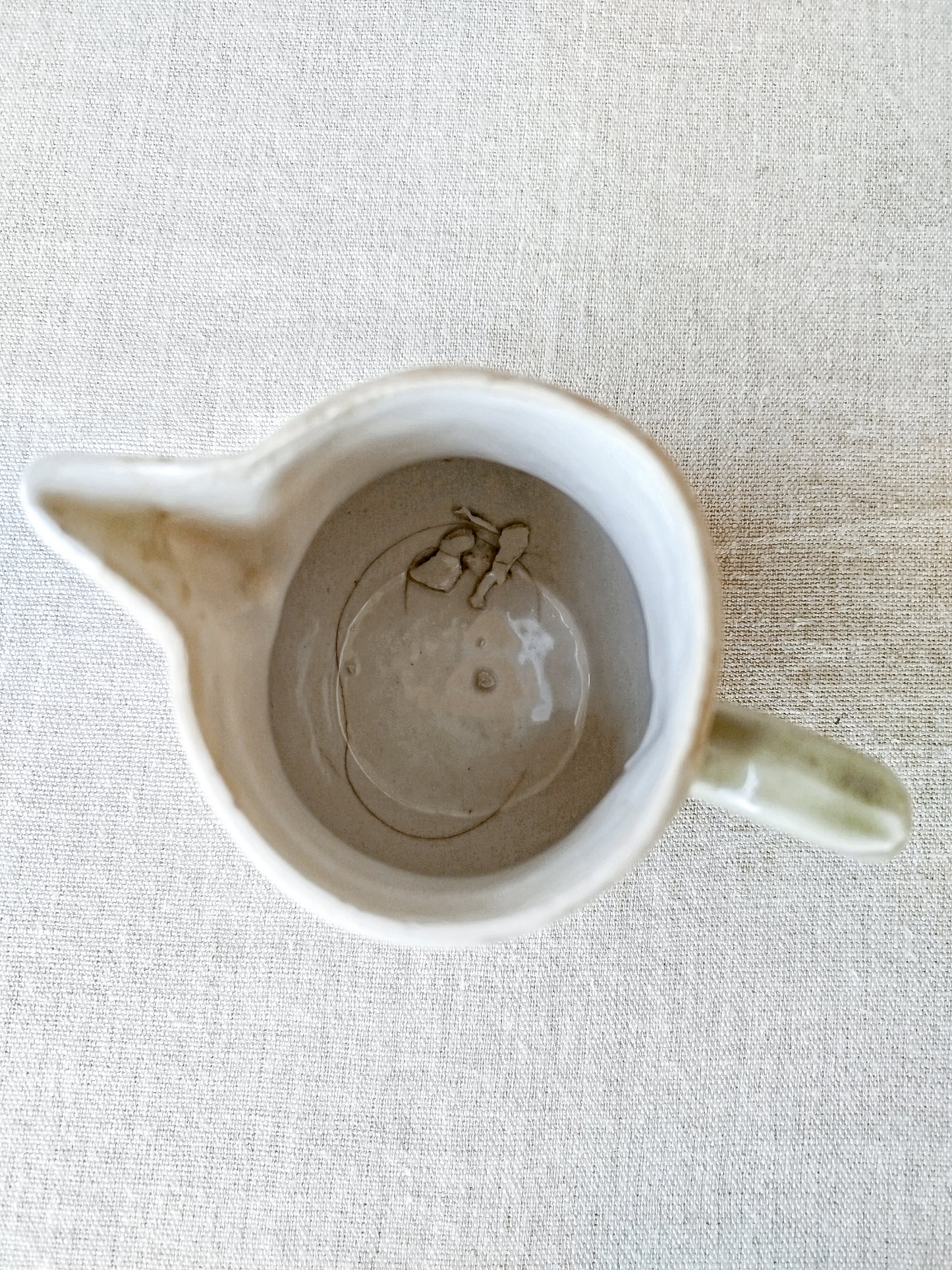 Pichet en terre d'acier