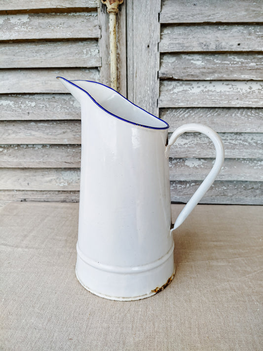 Broc ancien émaillé