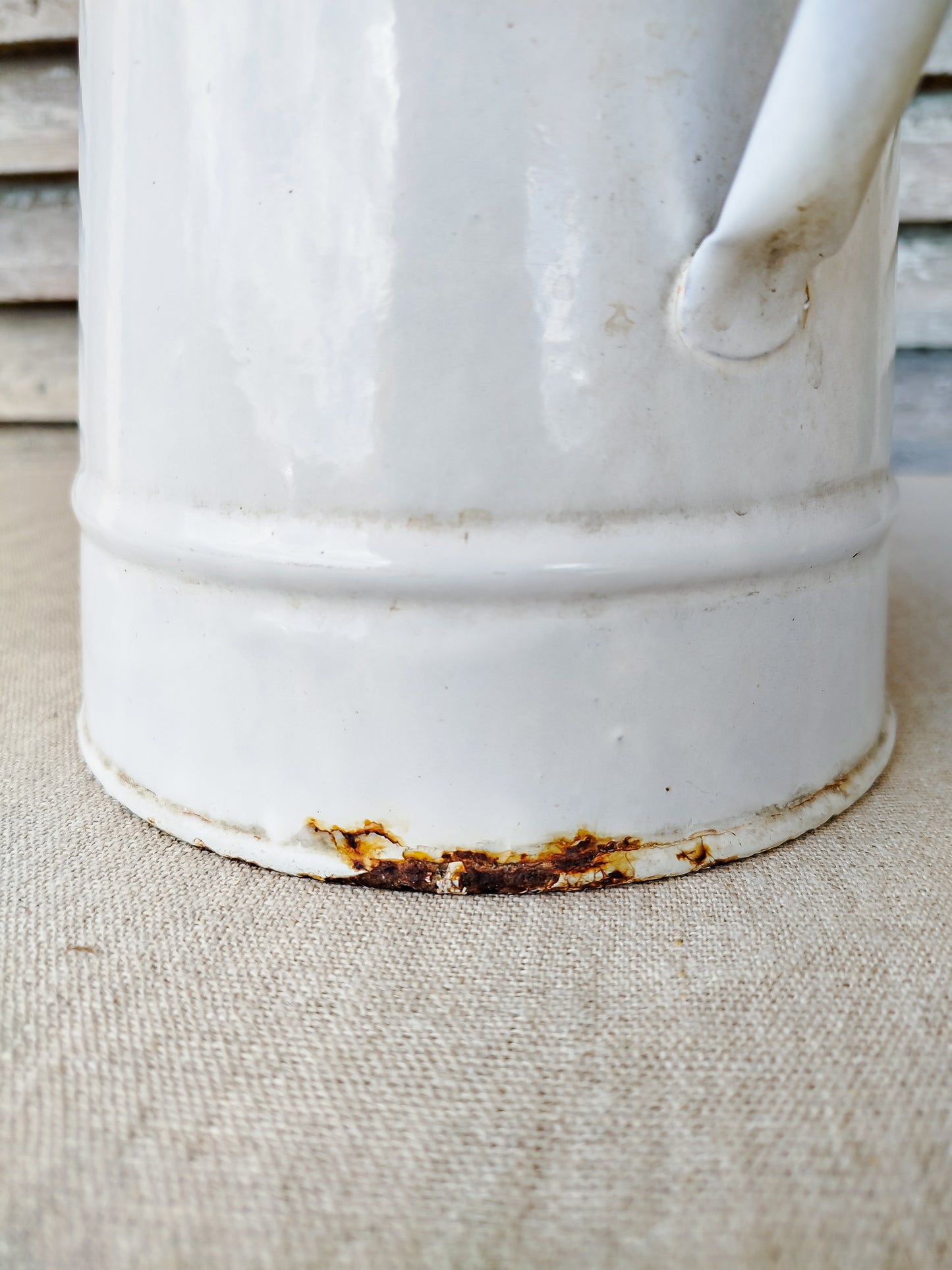 Broc ancien émaillé