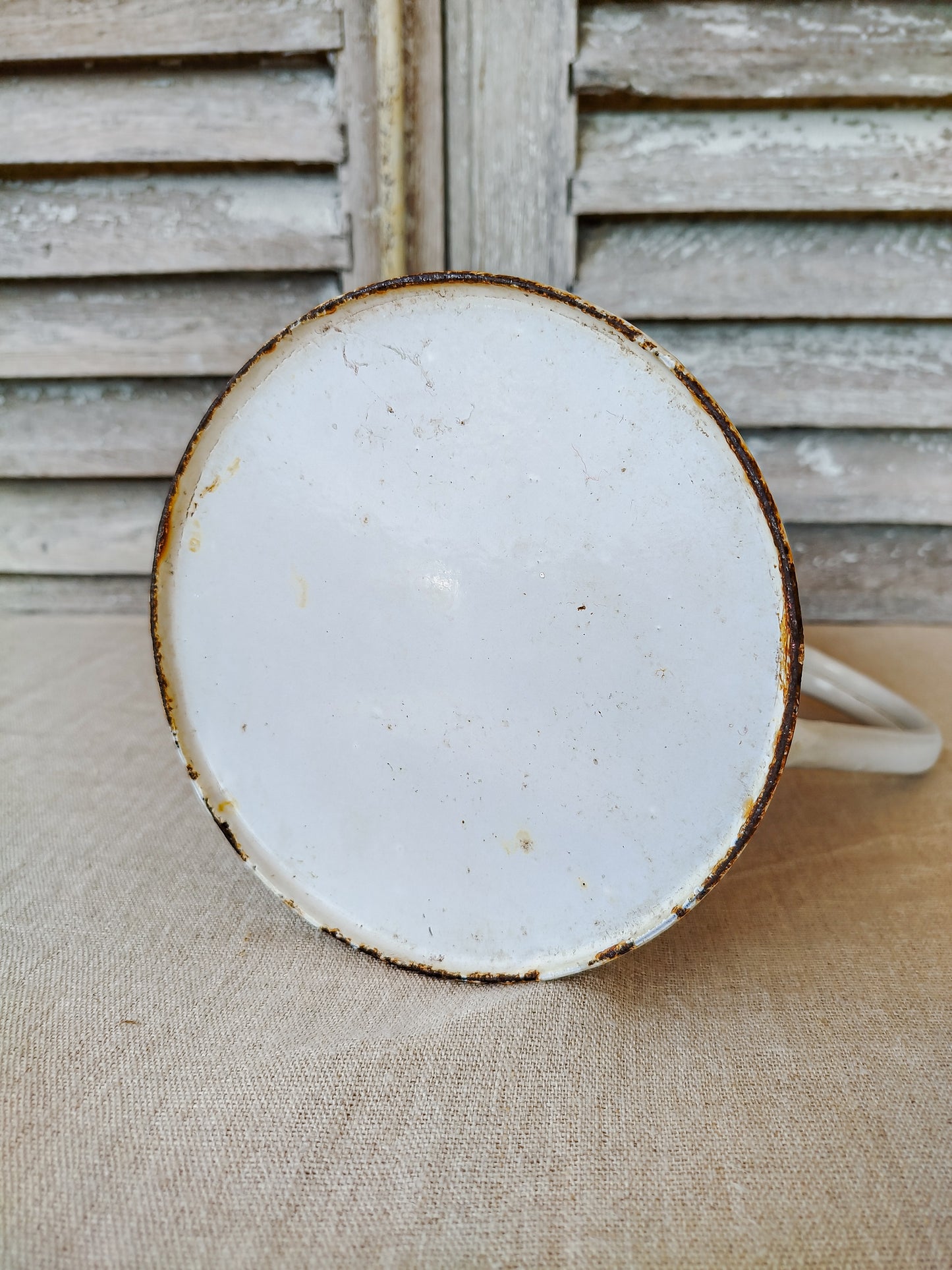 Broc ancien émaillé